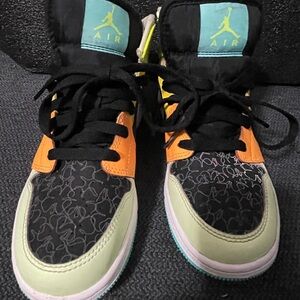 Nike Air Jordan 1 Mid SE GS 'Aurora Green' (or 'Clover')